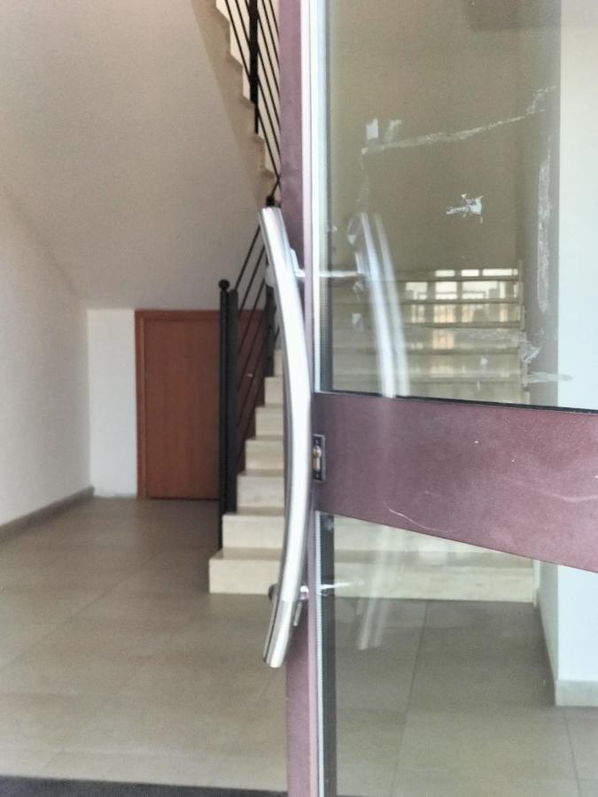 Twin House Apartment Tito Ngoại thất bức ảnh